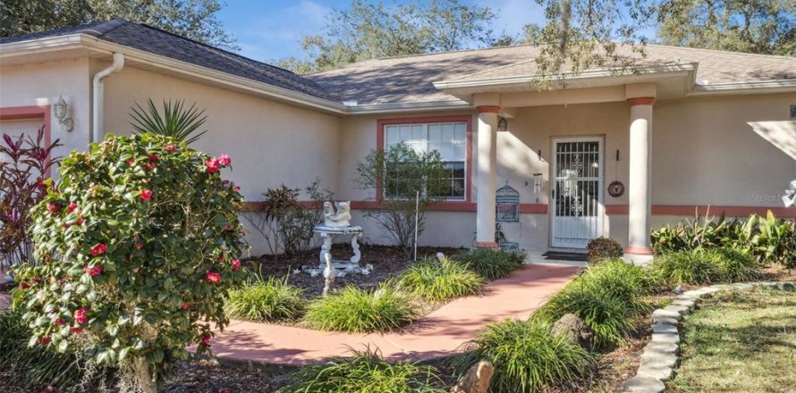 House in Inverness, Florida 3 bedrooms, 145.86 sq.m. № 2105130