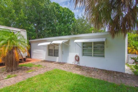 House in Vero Beach, Florida 3 bedrooms № 1981571 - photo 4