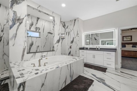 Casa en venta en Bradenton, Florida, 5 dormitorios, 518.39 m2 № 1657537 - foto 27