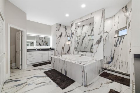 Casa en venta en Bradenton, Florida, 5 dormitorios, 518.39 m2 № 1657537 - foto 25
