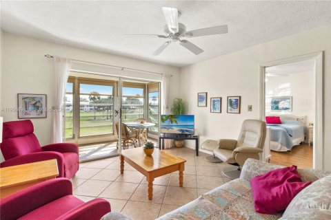Copropriété à vendre à Pompano Beach, Floride: 2 chambres, 69.68 m2 № 1999189 - photo 13