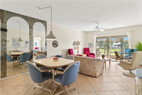 Copropriété à vendre à Pompano Beach, Floride: 2 chambres, 69.68 m2 № 1999189 - photo 11