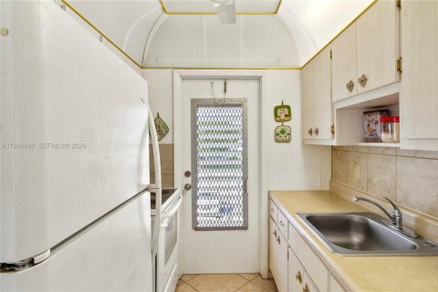 Copropriété à vendre à Pompano Beach, Floride: 2 chambres, 69.68 m2 № 1999189 - photo 9