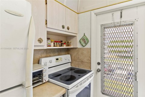 Copropriété à vendre à Pompano Beach, Floride: 2 chambres, 69.68 m2 № 1999189 - photo 4