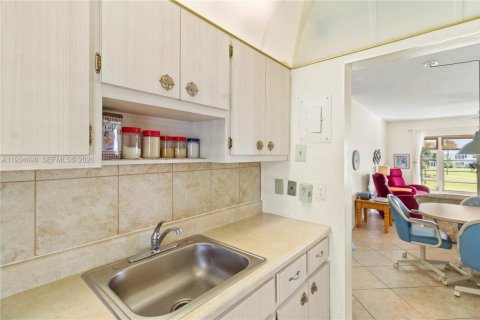 Copropriété à vendre à Pompano Beach, Floride: 2 chambres, 69.68 m2 № 1999189 - photo 5