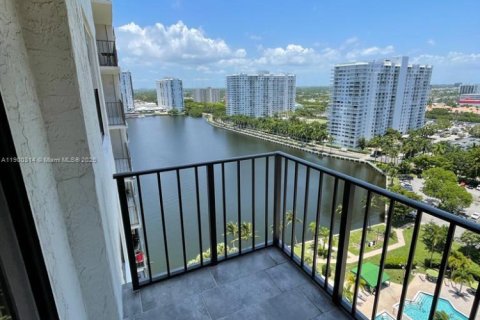 Condo in Aventura, Florida, 1 bedroom  № 1954321 - photo 9