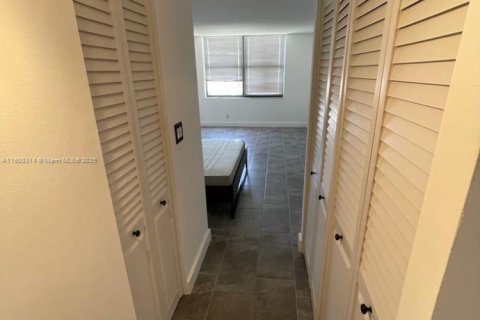 Condo in Aventura, Florida, 1 bedroom  № 1954321 - photo 4