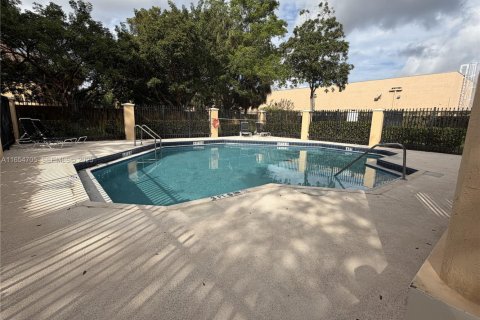 Touwnhouse à vendre à Tamarac, Floride: 3 chambres, 130.43 m2 № 2035655 - photo 19