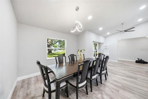 House in Tampa, Florida 5 bedrooms, 241.55 sq.m. № 2319081 - photo 22
