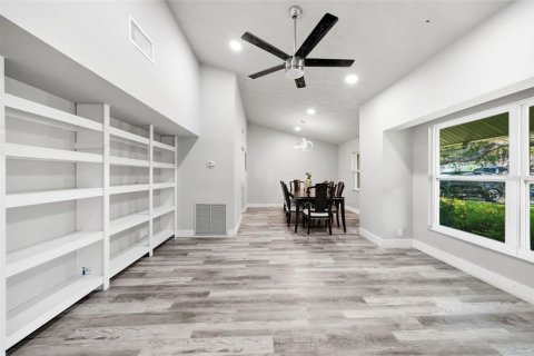 House in Tampa, Florida 5 bedrooms, 241.55 sq.m. № 2319081 - photo 23