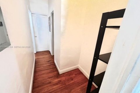 Villa ou maison à louer à Miami Beach, Floride: 46.45 m2 № 2017527 - photo 18