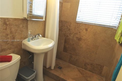 Villa ou maison à louer à Miami Beach, Floride: 46.45 m2 № 2017527 - photo 10