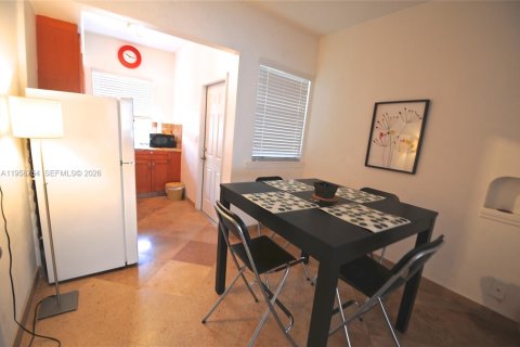 Villa ou maison à louer à Miami Beach, Floride: 46.45 m2 № 2017527 - photo 12