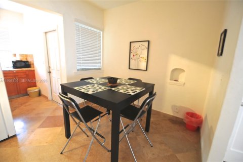 Villa ou maison à louer à Miami Beach, Floride: 46.45 m2 № 2017527 - photo 13