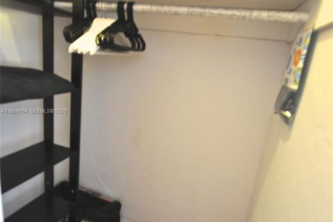 Villa ou maison à louer à Miami Beach, Floride: 46.45 m2 № 2017527 - photo 6