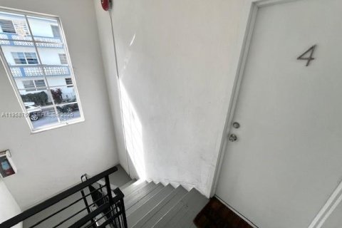 Villa ou maison à louer à Miami Beach, Floride: 46.45 m2 № 2017527 - photo 22