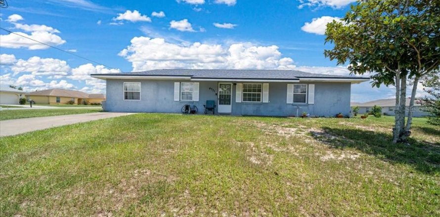 House in Ocala, Florida 3 bedrooms, 142.7 sq.m. № 1865952