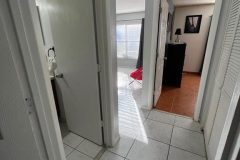 Casa en venta en Kissimmee, Florida, 2 dormitorios, 89.19 m2 № 1657219 - foto 12