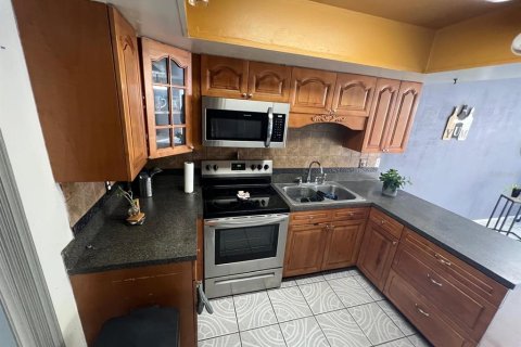 Casa en venta en Kissimmee, Florida, 2 dormitorios, 89.19 m2 № 1657219 - foto 4