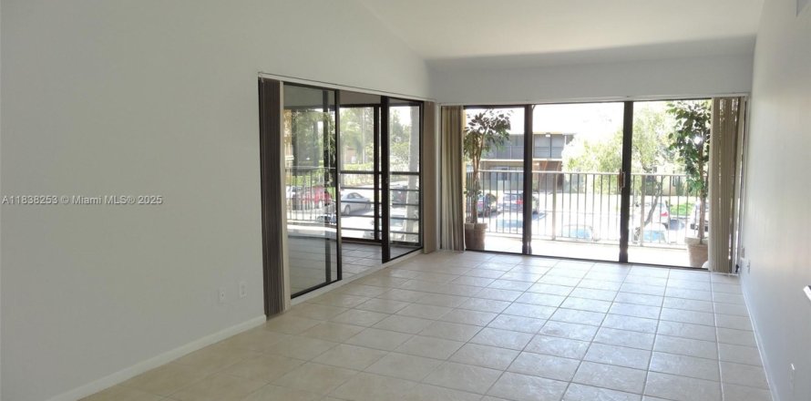 Condo à Hollywood, Floride, 2 chambres № 1825577