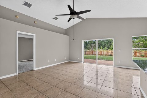 House in Kissimmee, Florida 3 bedrooms, 167.97 sq.m. № 2210030 - photo 4