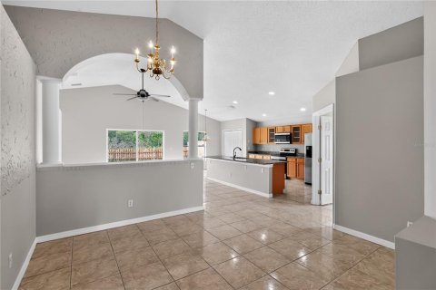 House in Kissimmee, Florida 3 bedrooms, 167.97 sq.m. № 2210030 - photo 9