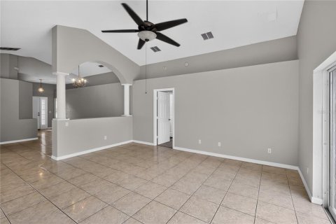 House in Kissimmee, Florida 3 bedrooms, 167.97 sq.m. № 2210030 - photo 3