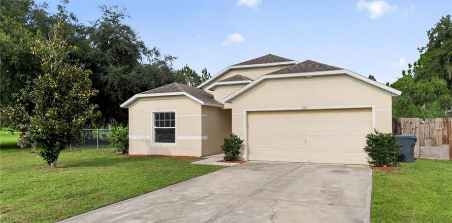 House in Kissimmee, Florida 3 bedrooms, 167.97 sq.m. № 2210030