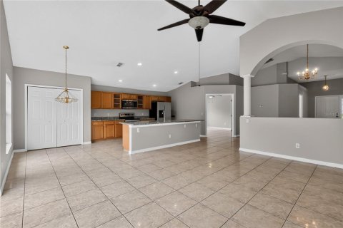 House in Kissimmee, Florida 3 bedrooms, 167.97 sq.m. № 2210030 - photo 10