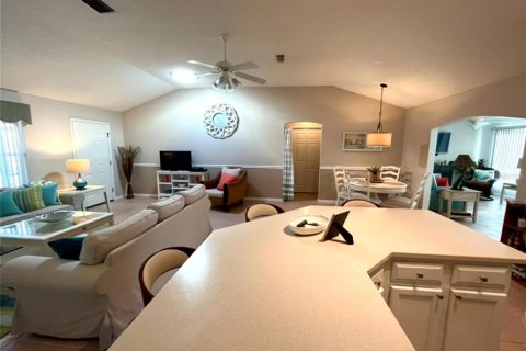 House in Lady Lake, Florida 2 bedrooms, 153.85 sq.m. № 1252988 - photo 4