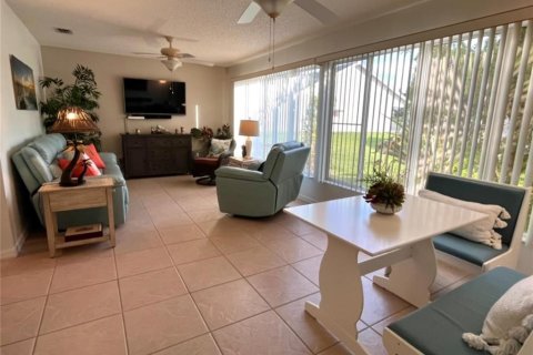 House in Lady Lake, Florida 2 bedrooms, 153.85 sq.m. № 1252988 - photo 7