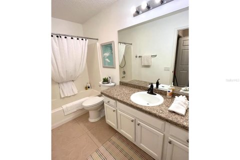 House in Lady Lake, Florida 2 bedrooms, 153.85 sq.m. № 1252988 - photo 12