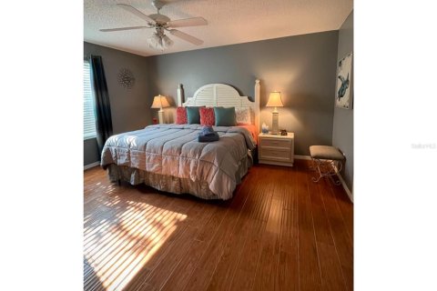 House in Lady Lake, Florida 2 bedrooms, 153.85 sq.m. № 1252988 - photo 13