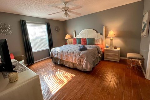 House in Lady Lake, Florida 2 bedrooms, 153.85 sq.m. № 1252988 - photo 14