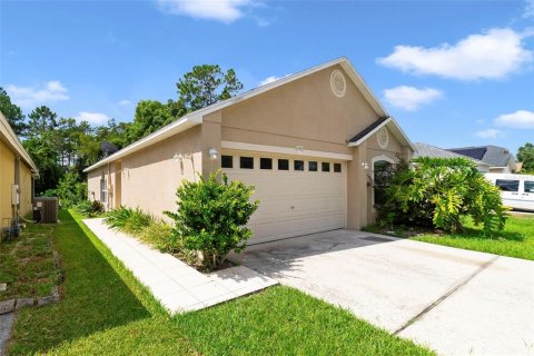 Villa ou maison à vendre à Orlando, Floride: 3 chambres, 121.05 m2 № 2321337 - photo 2