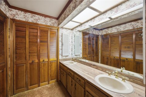 House in Tarpon Springs, Florida 5 bedrooms, 254.92 sq.m. № 2132407 - photo 29