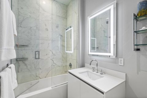 Condo in Miami, Florida, 3 bedrooms  № 1775867 - photo 21