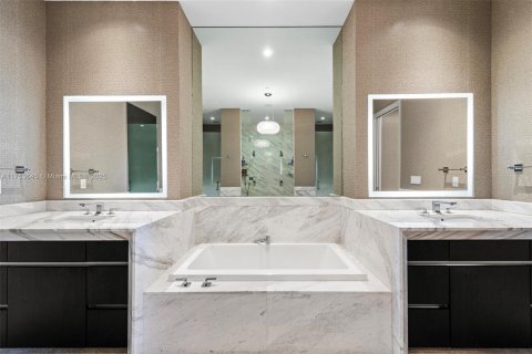 Condo in Miami, Florida, 3 bedrooms  № 1775867 - photo 16