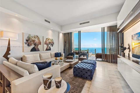 Condo in Miami, Florida, 3 bedrooms  № 1775867 - photo 1