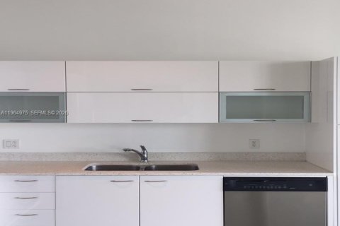Condominio en alquiler en Miami, Florida, 1 dormitorio, 60.48 m2 № 2026344 - foto 13