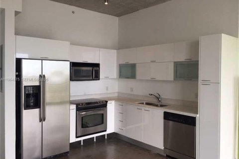 Condominio en alquiler en Miami, Florida, 1 dormitorio, 60.48 m2 № 2026344 - foto 11