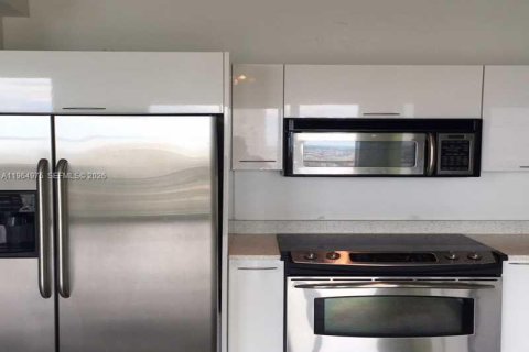 Condominio en alquiler en Miami, Florida, 1 dormitorio, 60.48 m2 № 2026344 - foto 12