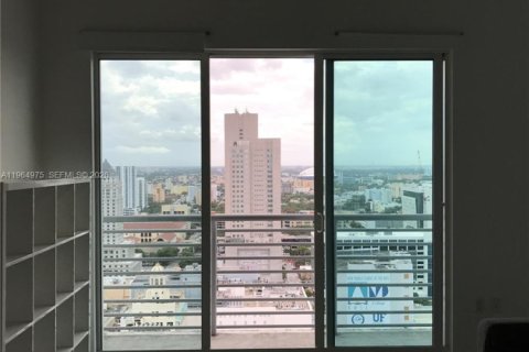 Condominio en alquiler en Miami, Florida, 1 dormitorio, 60.48 m2 № 2026344 - foto 8
