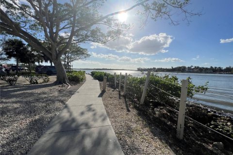 Terreno en venta en Naples, Florida № 2081119 - foto 13