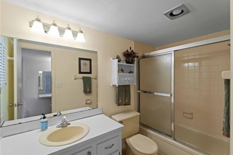 Condo in Rotonda, Florida, 1 bedroom  № 1640439 - photo 12