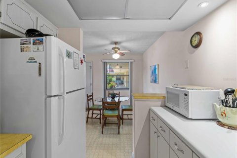 Condo in Rotonda, Florida, 1 bedroom  № 1640439 - photo 17
