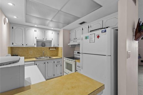 Condo in Rotonda, Florida, 1 bedroom  № 1640439 - photo 16