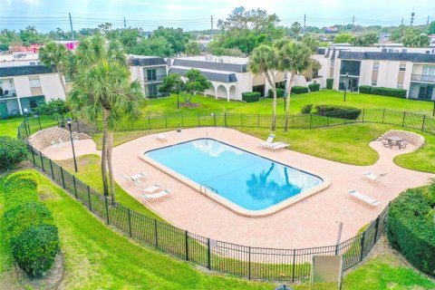 Condo in Brandon, Florida, 2 bedrooms  № 2226734 - photo 16