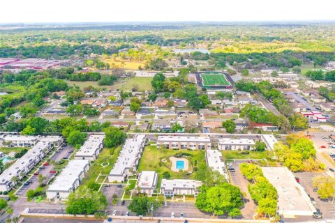 Condo in Brandon, Florida, 2 bedrooms  № 2226734 - photo 15