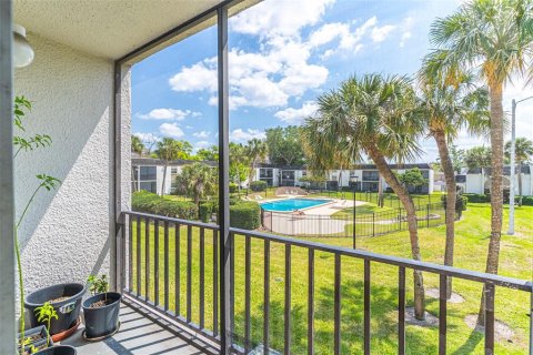 Condo in Brandon, Florida, 2 bedrooms  № 2226734 - photo 11